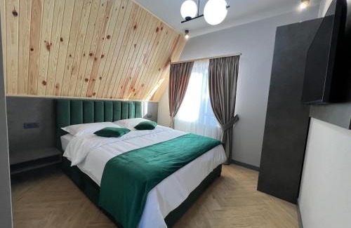 Borsa House | Experience CABANA 7 CRESTE: Family-Friendly & Welcoming