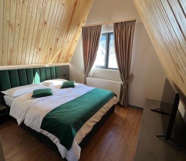 Borsa House | Experience CABANA 7 CRESTE: Family-Friendly & Welcoming