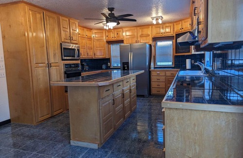 Kingston Cottage | Idyllic A Frame Cottage with Hot Tub at Lake Texoma