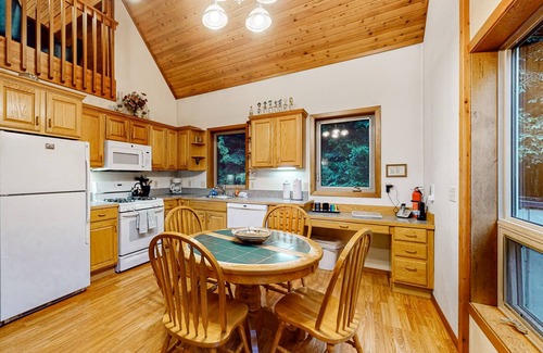 Mendocino House | Relaxing Getaway with Ocean View & Private Hot Tub