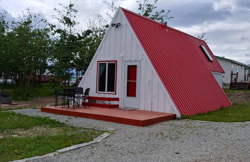 Babb Cabin | Top-Rated A-Frame Hiker's Retreat with Family-Friendly Perks