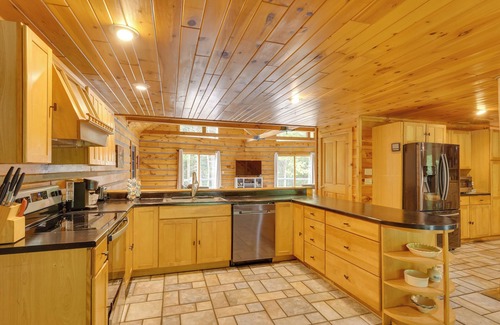 Bolton Landing Cabin | Pet-Friendly Bolton Retreat with Game Room & Spa Access