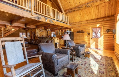 Alpine Cabin | Scenic A-Frame Retreat with Wildlife and Spa Amenities