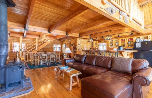 Alpine Cabin | Scenic A-Frame Retreat with Wildlife and Spa Amenities