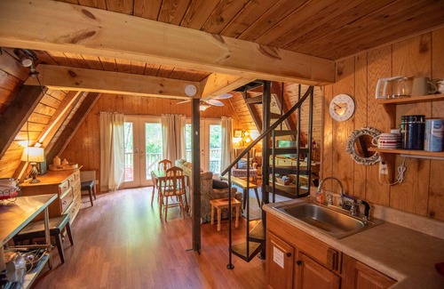 Fleetwood Cottage | Experience A Frame on the New River with Private Access