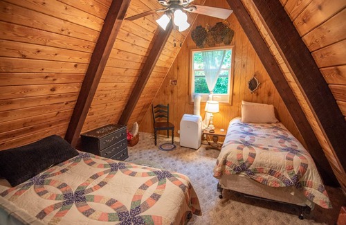 Fleetwood Cottage | Experience A Frame on the New River with Private Access