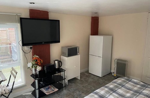 Cribbs Causeway Apartment | Convenient Ensuite Apartment Available in Patchway