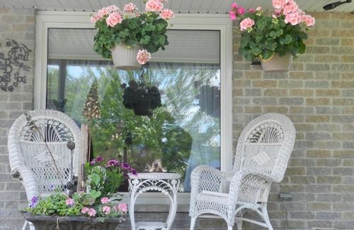 Stratford Bed & Breakfast | Relaxing Retreat at A Garden Stroll Bed & Breakfast