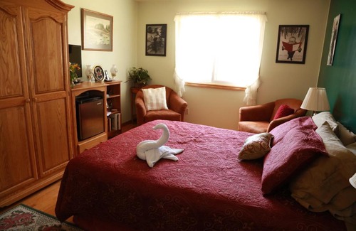 Stratford Bed & Breakfast | Relaxing Retreat at A Garden Stroll Bed & Breakfast