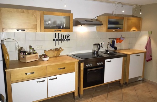 Greven Cottage | Discover a Hidden Gem by the Forest with Ocean Views