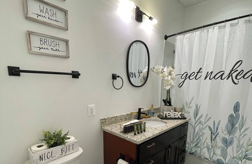 Mount Vernon Apartment | Discover a Gem in the City | Stylish 1 Bd Downtown Apt