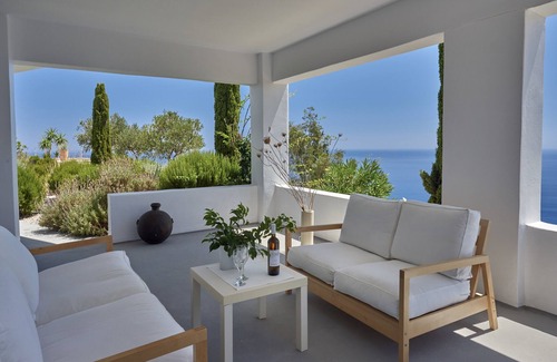 Korakas Villa | A gem in the middle of Cretan wilderness overlooking the deep blue Libyan Sea.