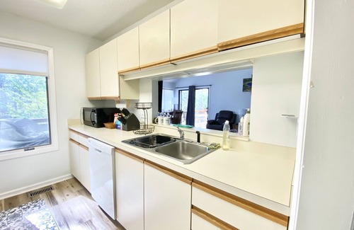 Pinehurst House | Golf Front 3BR Retreat with Kitchen & Breakfast Included