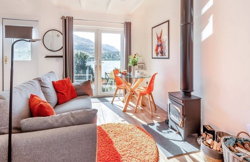 Lochearnhead Cottage | Modern Cottage with Breathtaking Loch Earn Views