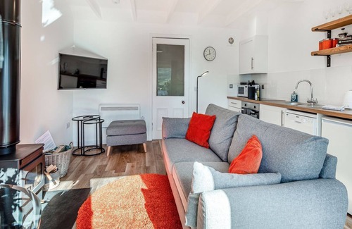 Lochearnhead Cottage | Modern Cottage with Breathtaking Loch Earn Views
