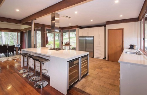 Wilyabrup House | Elegant Retreat on a Private Vineyard - Guest Rated 9.8