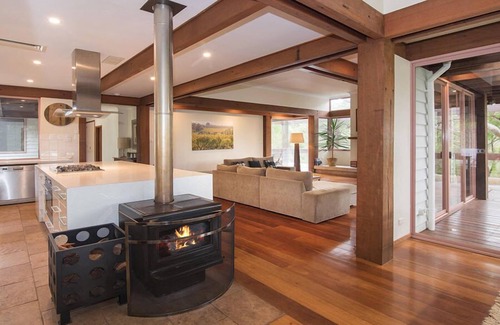 Wilyabrup House | Elegant Retreat on a Private Vineyard - Guest Rated 9.8
