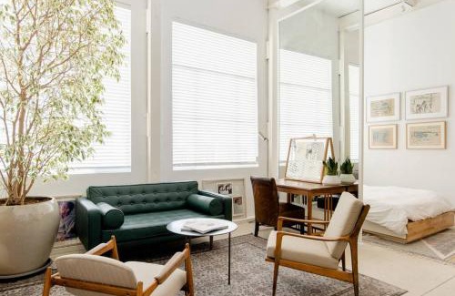 Neve Tzedek Apartment | Stylish Studio in the Trendiest Building with Breakfast