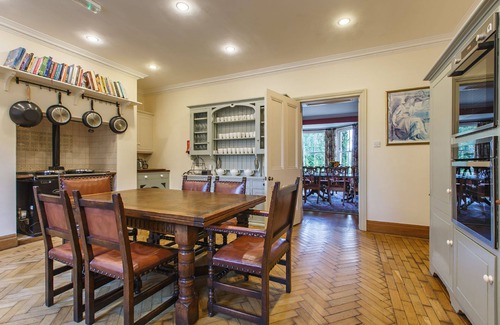 East Dereham Cottage | Discover an 11-Bedroom Victorian Getaway with Pool & Spa