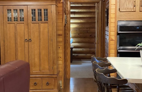 Munising Cabin | Experience a Grand Island View on Big Sandy Beach