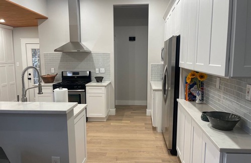 Terrell Hills House | A guest favorite! Charming 2-bedroom house- stylish comfort in a great area