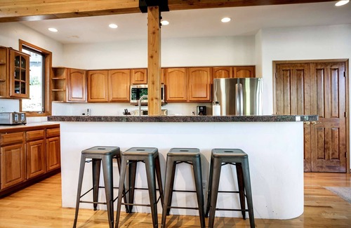 Eagle-Vail House | Ideal Getaway for Groups: Private Hot Tub & Scenic Views