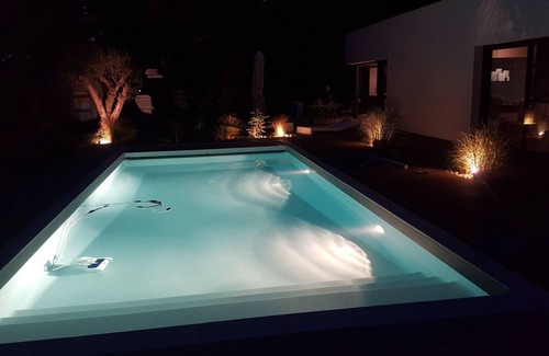 Saint-Aubin-de-Medoc Villa | Serene Retreat Between Bordeaux and Atlantic Beaches