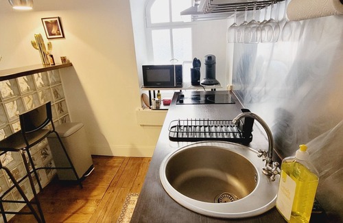 Bizanos Apartment | Peaceful Retreat with Spa & Kitchen in City Center