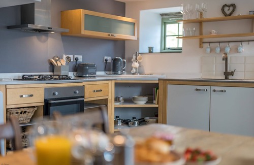 Cwmtirmynach Cottage | Discover a Hidden Gem at Pengwern in the Mountains