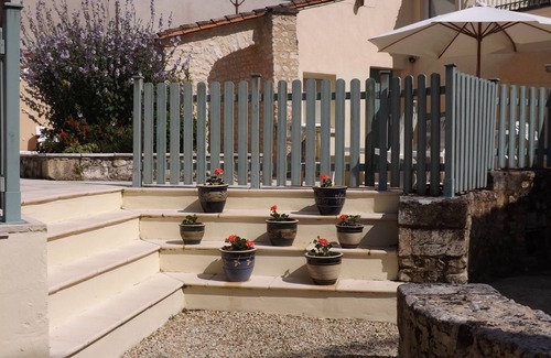Bellevigne Cottage | Charming Retreat in a Serene Walled Garden - 10/10 Rated