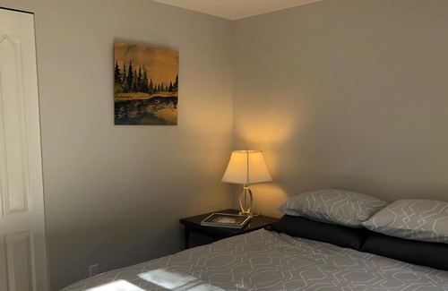 Port Alberni House | A Hidden Gem w/ Mountain Views & Private Garden!