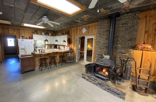 Toccoa House | Experience a Unique Industrial Farmhouse with Scenic Views