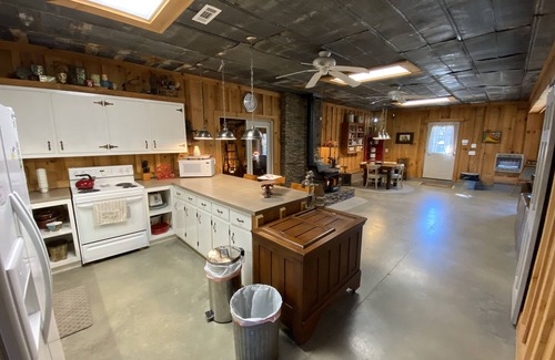 Toccoa House | Experience a Unique Industrial Farmhouse with Scenic Views