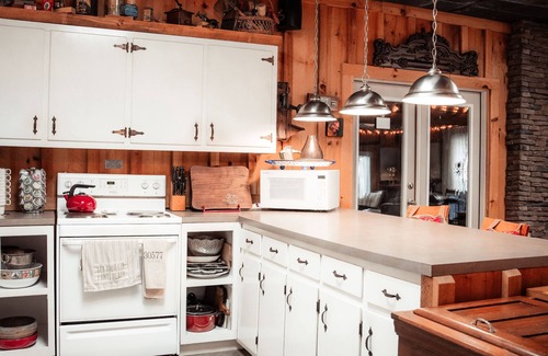 Toccoa House | Experience a Unique Industrial Farmhouse with Scenic Views