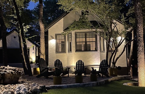 Riverside House | A Hidden Retreat: Your Downtown Entertainer's Paradise