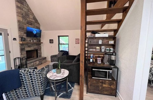 Helen Cabin | Pet-Friendly Getaway at A Holler From Helen Cabin
