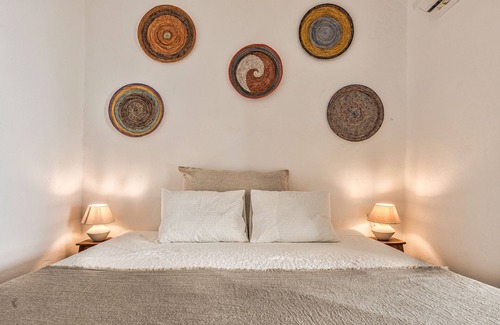 Canillas de Aceituno Bed & Breakfast | Cozy Getaway: Encanto Guesthouse with Family-Friendly Perks