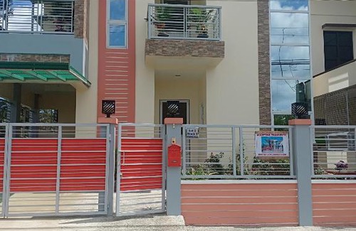 Lipa House | Cozy Retreat: Your Home Away from Home with Breakfast