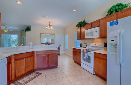 West Haven Villa | Cozy Retreat in Prime Location with Spa & Pool Amenities