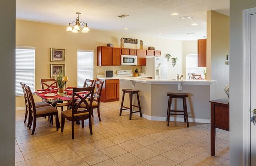 West Haven Villa | Cozy Retreat in Prime Location with Spa & Pool Amenities