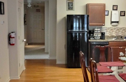 Snow Hill House | Cozy Retreat: Guest Rated 9.8 with Kitchen & Breakfast