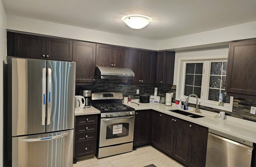 Markham House | Your Perfect Getaway: A 3-Bedroom Retreat in Markham