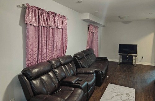 Markham House | Your Perfect Getaway: A 3-Bedroom Retreat in Markham