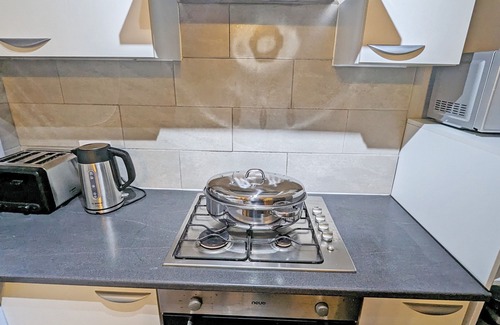Lillington House | Relaxing Holiday Home with Spa in Royal Leamington Spa