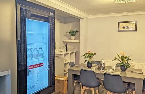 Lillington House | Relaxing Holiday Home with Spa in Royal Leamington Spa