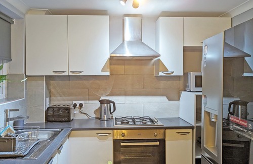 Lillington House | Relaxing Holiday Home with Spa in Royal Leamington Spa