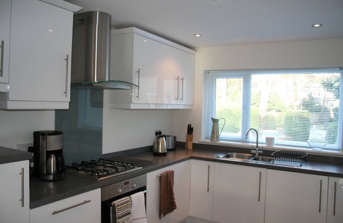 Sheffield Apartment | Welcoming Retreat Near City Center with Family-Friendly Amenities