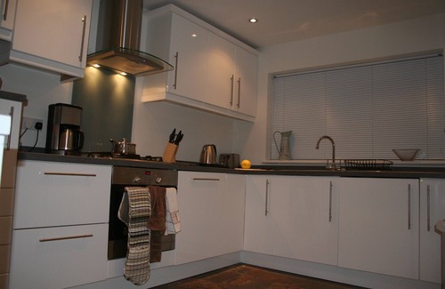 Sheffield Apartment | Welcoming Retreat Near City Center with Family-Friendly Amenities