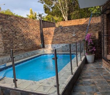 Faerie Glen House | GoldpotStay: Guest Rated 8/10 with Pool Access