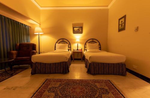 Ludhiana Hotel | Discover Del-517: Family-Friendly Stay with Dining Options